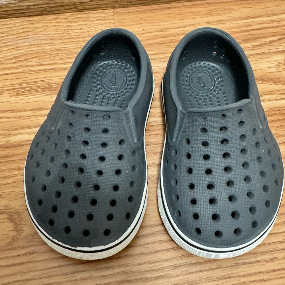 Native size C4 in a dark grey